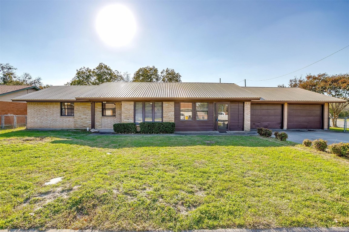 1911 Joslin Street Cleburne TX 76033