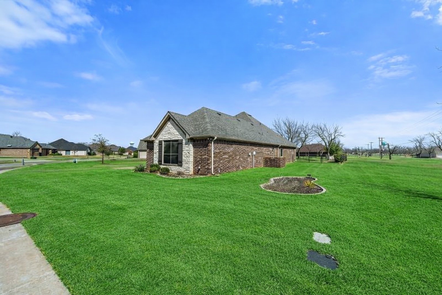 6301 Weatherby Road Granbury TX 76049