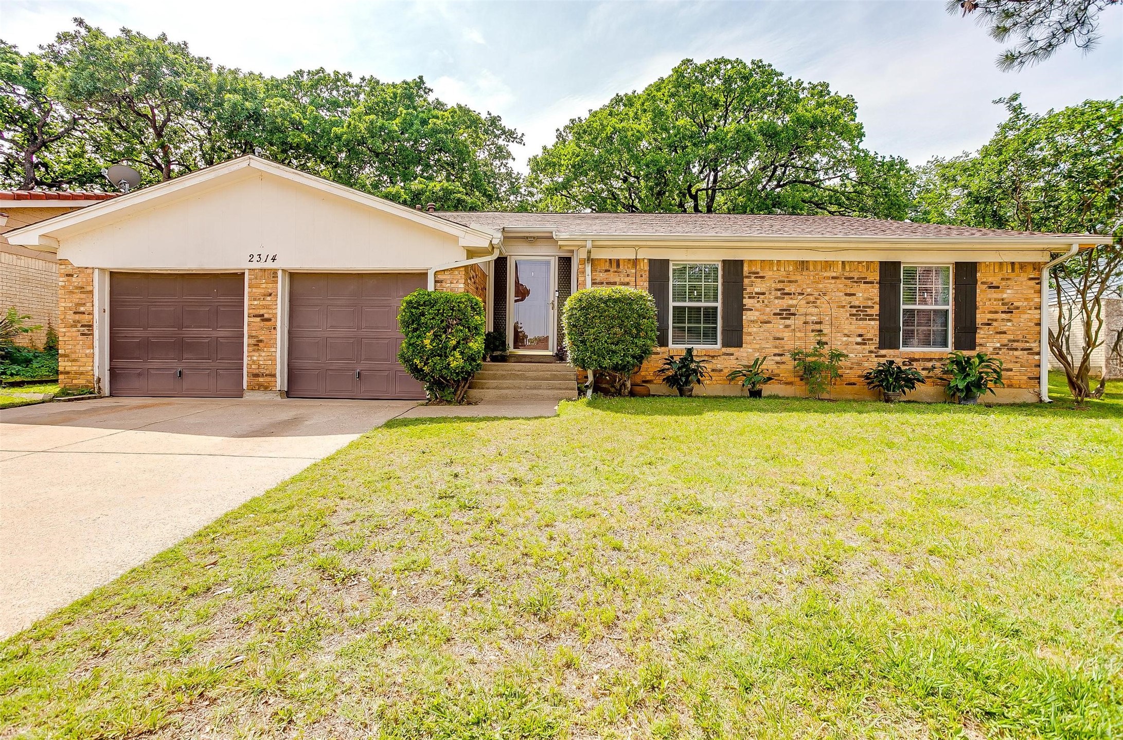 2314 Southcrest Drive Arlington TX 76016