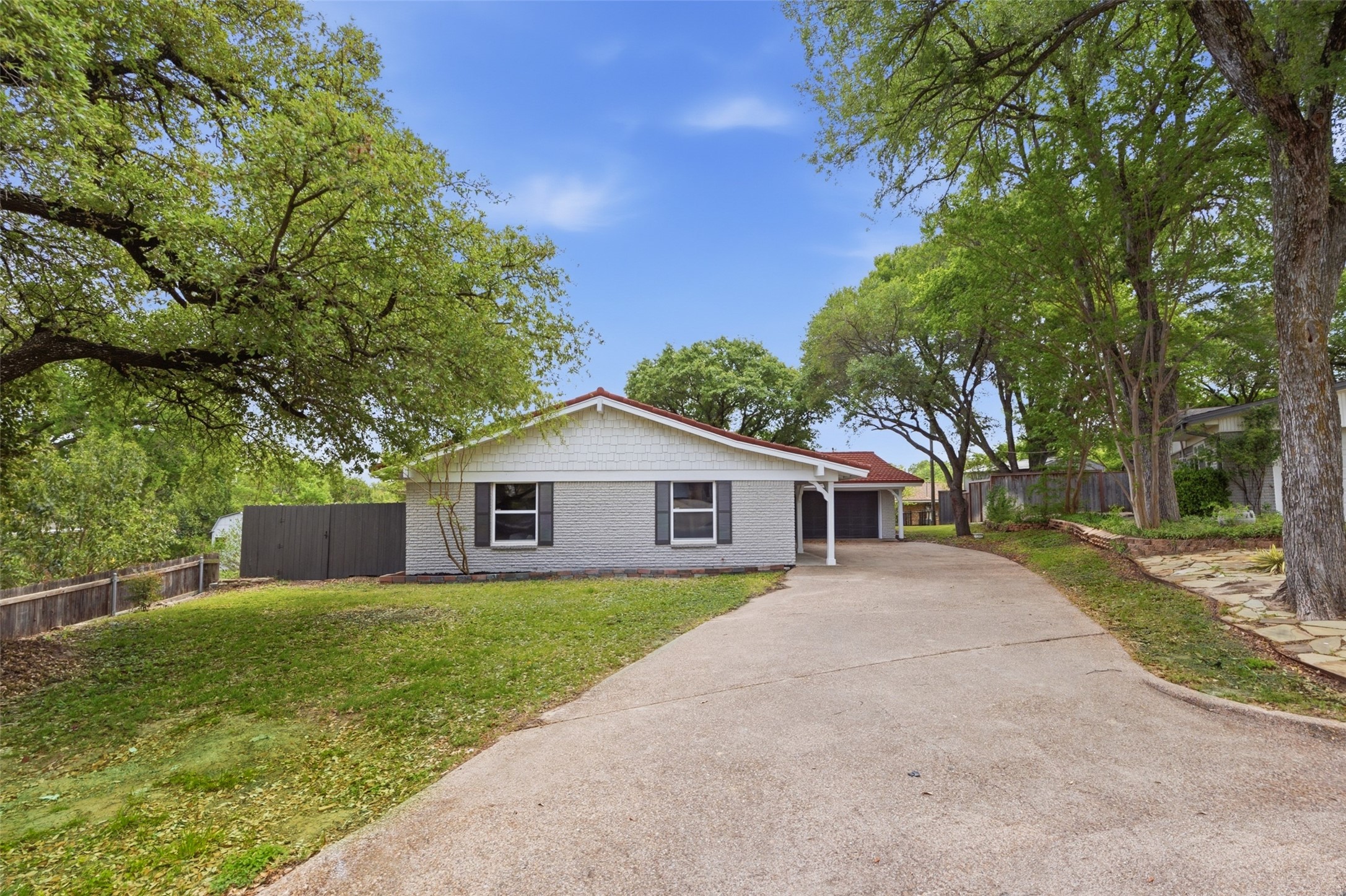 8516 La Jolla Court Benbrook TX 76116