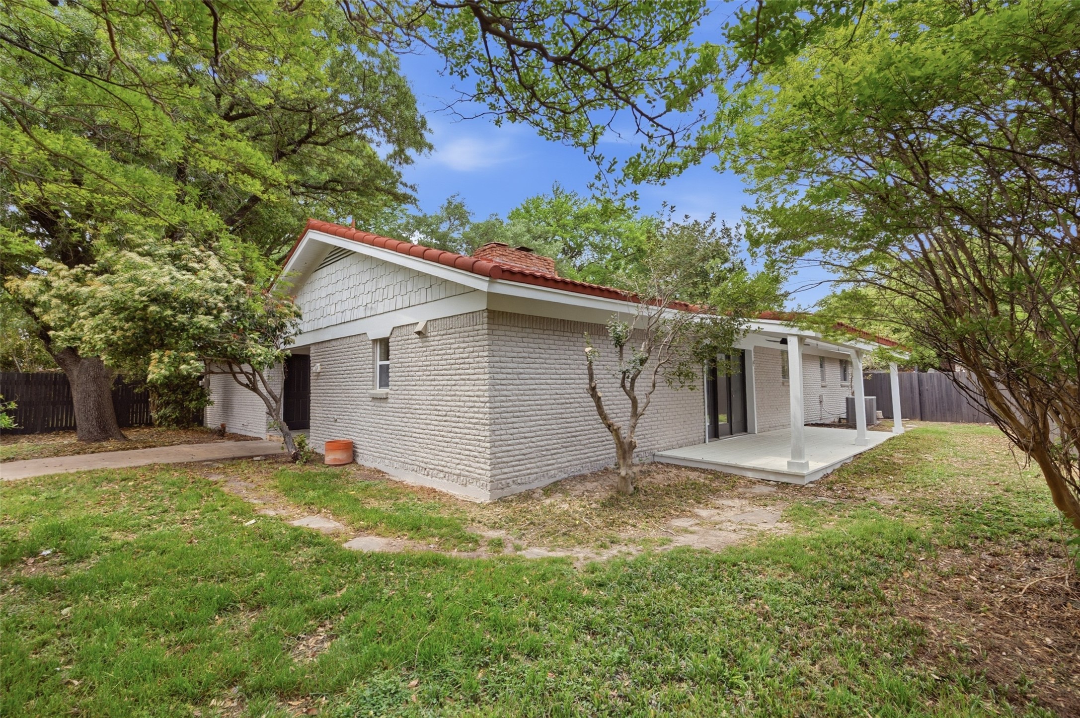 8516 La Jolla Court Benbrook TX 76116