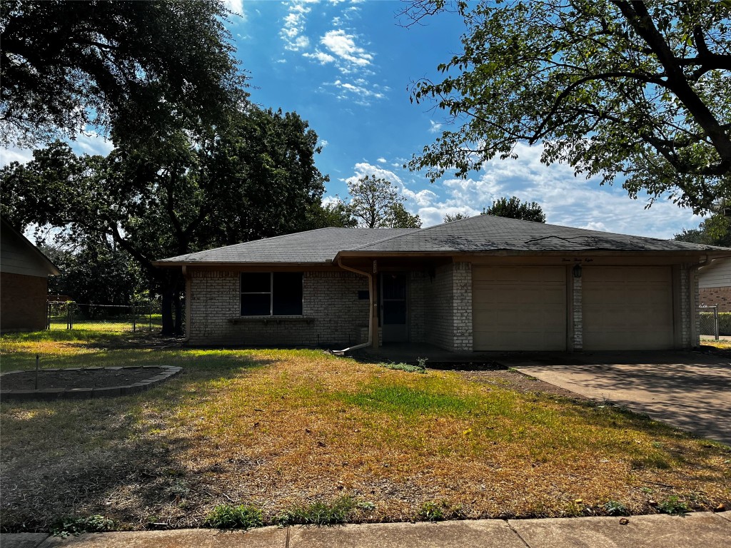 338 Van Rowe Avenue Duncanville TX 75116