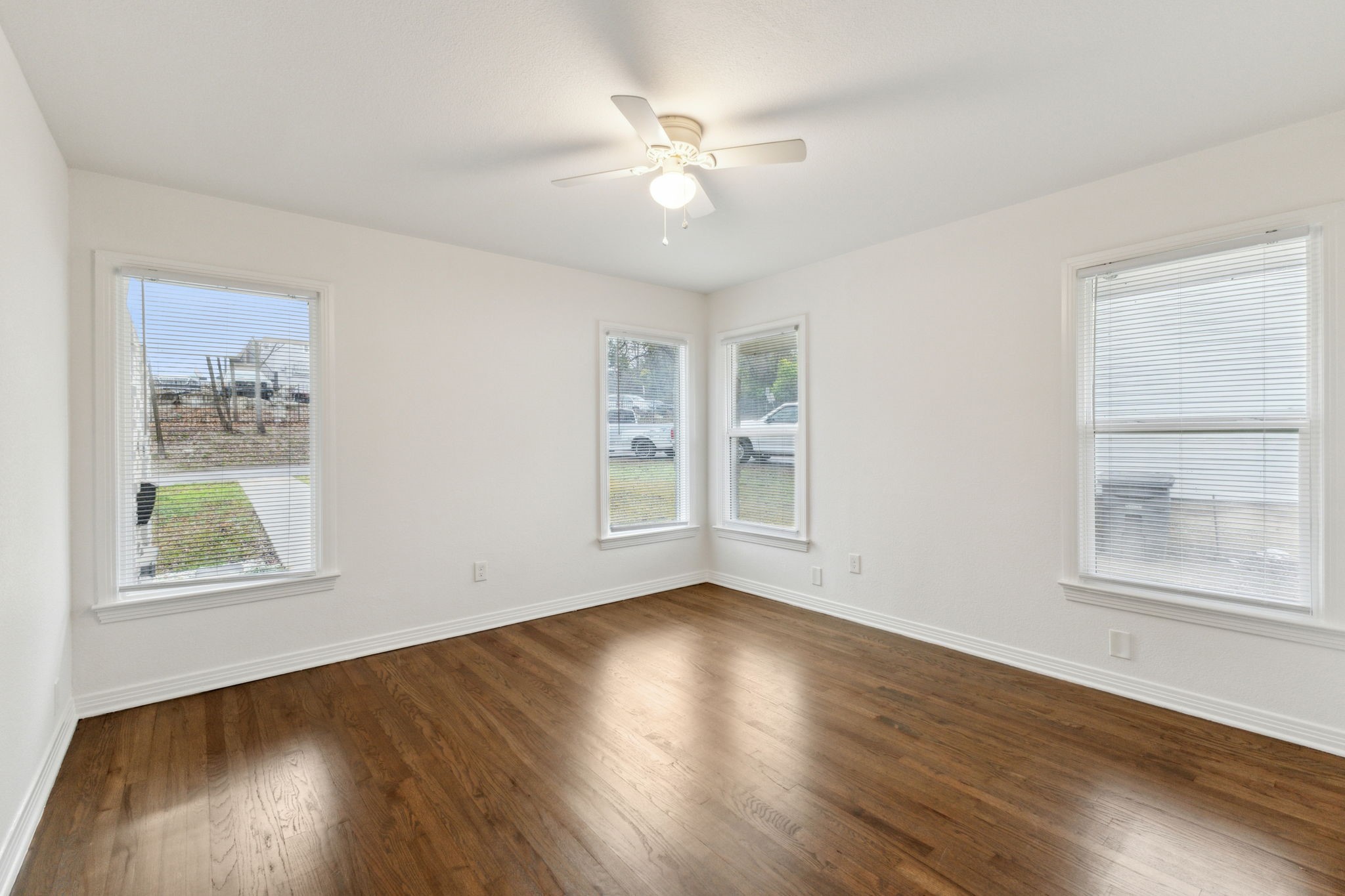 411 N Cavender Street Dallas TX 75211