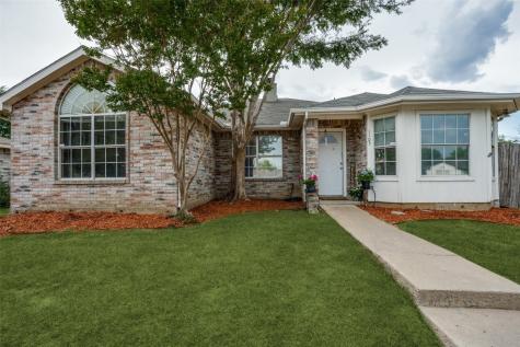 1105 Falconcrest Court Arlington TX 76017