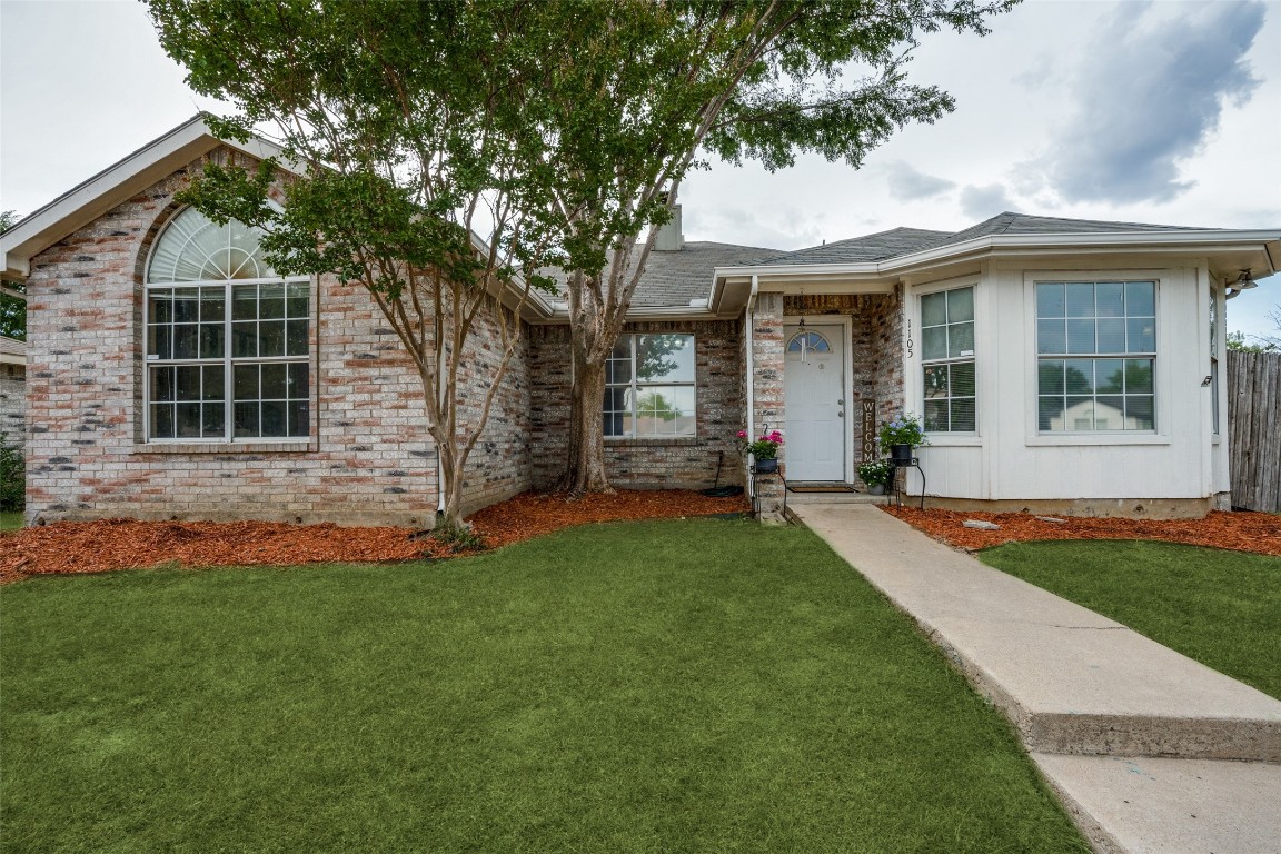 1105 Falconcrest Court Arlington TX 76017