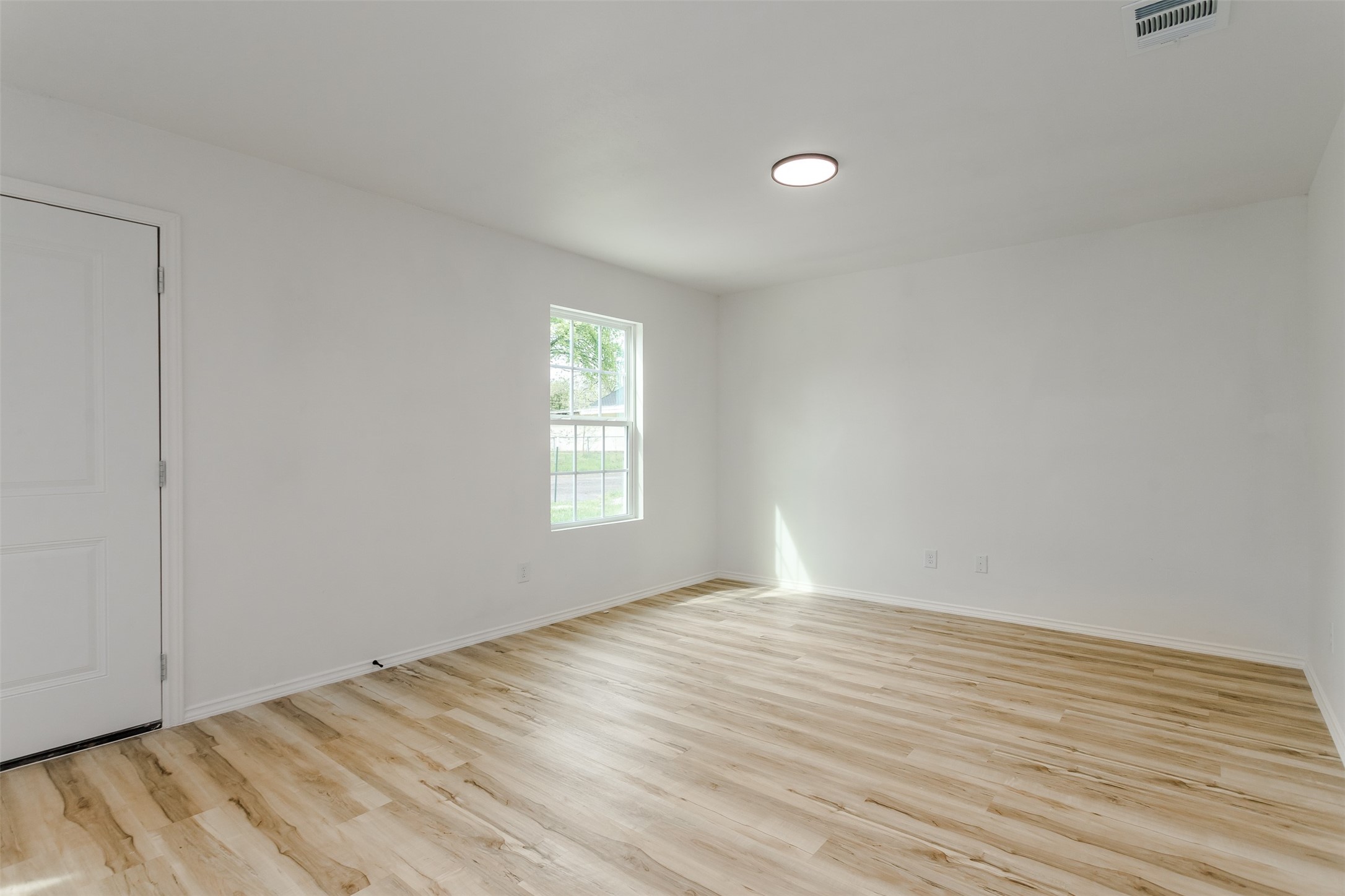 308 S 3rd Bonham TX 75418