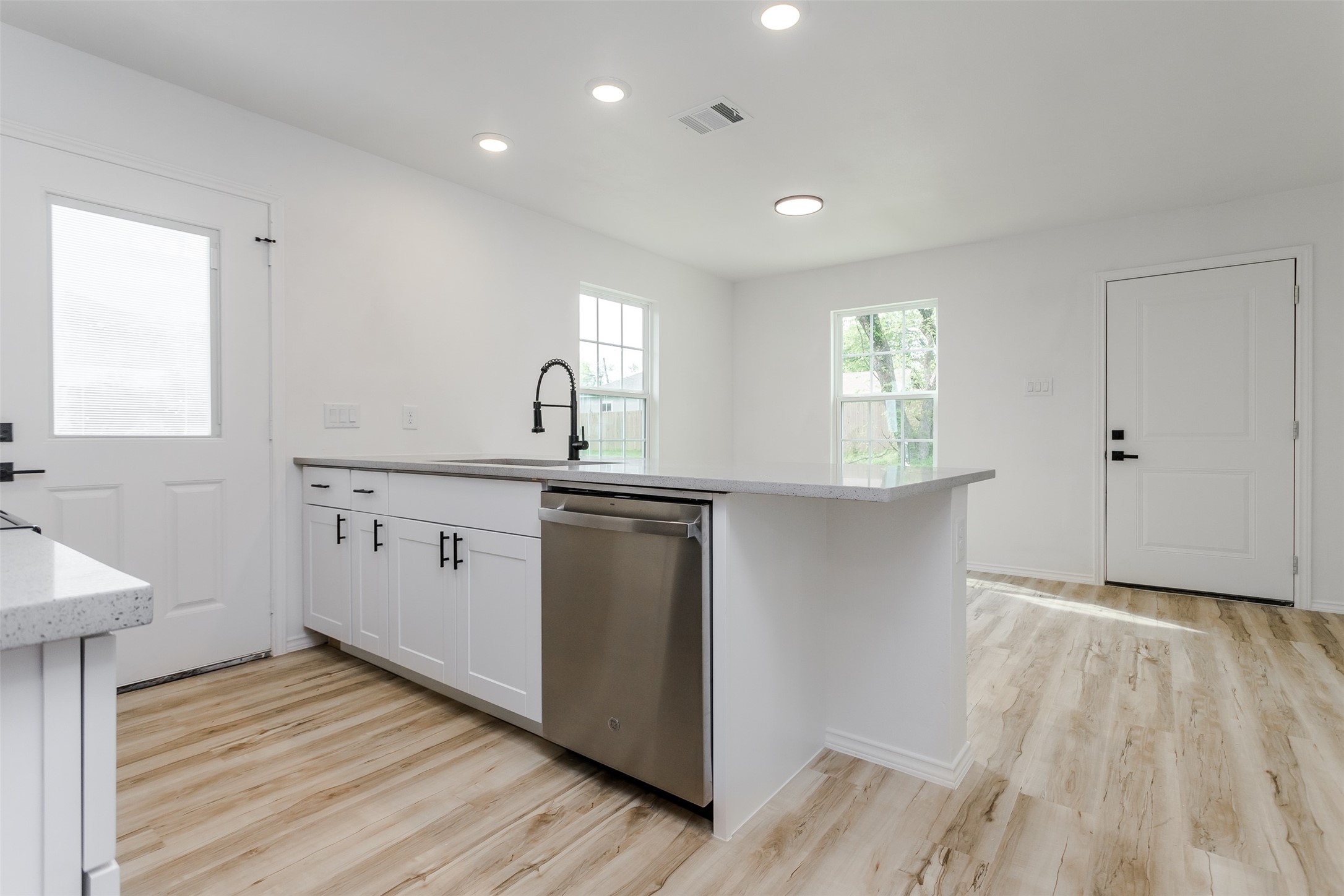 308 S 3rd Bonham TX 75418