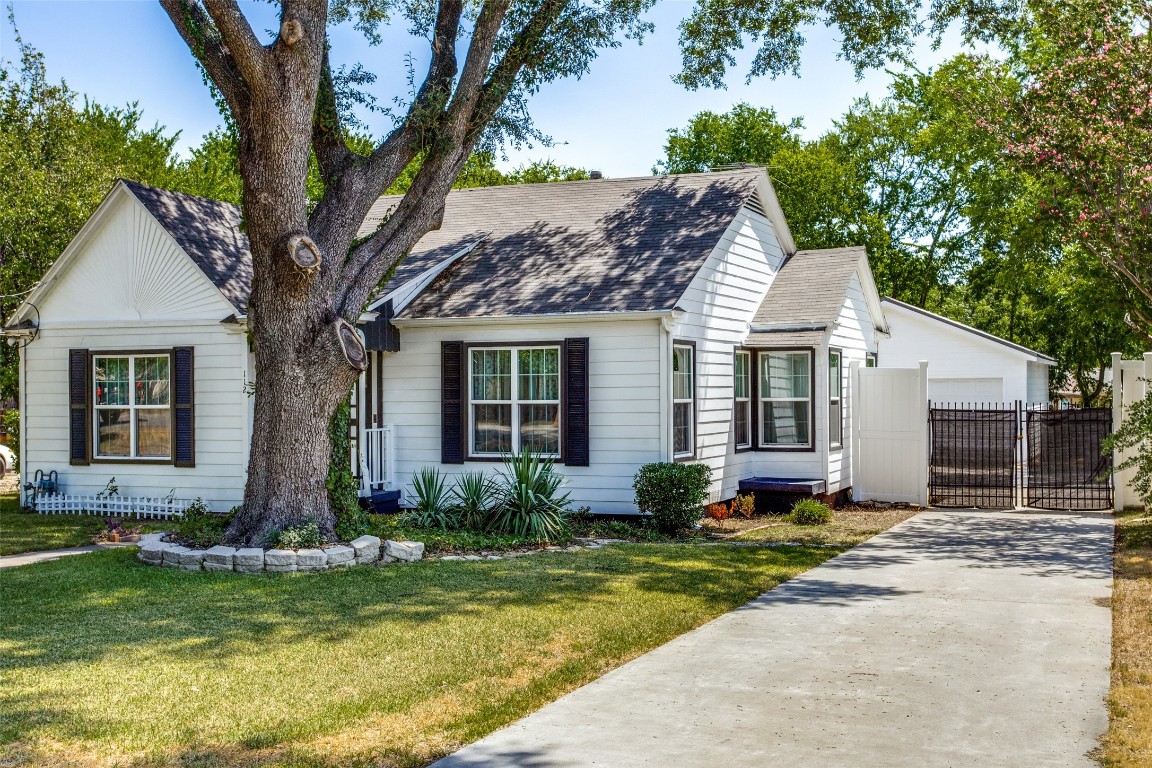 112 S Stewart Avenue Lancaster TX 75146