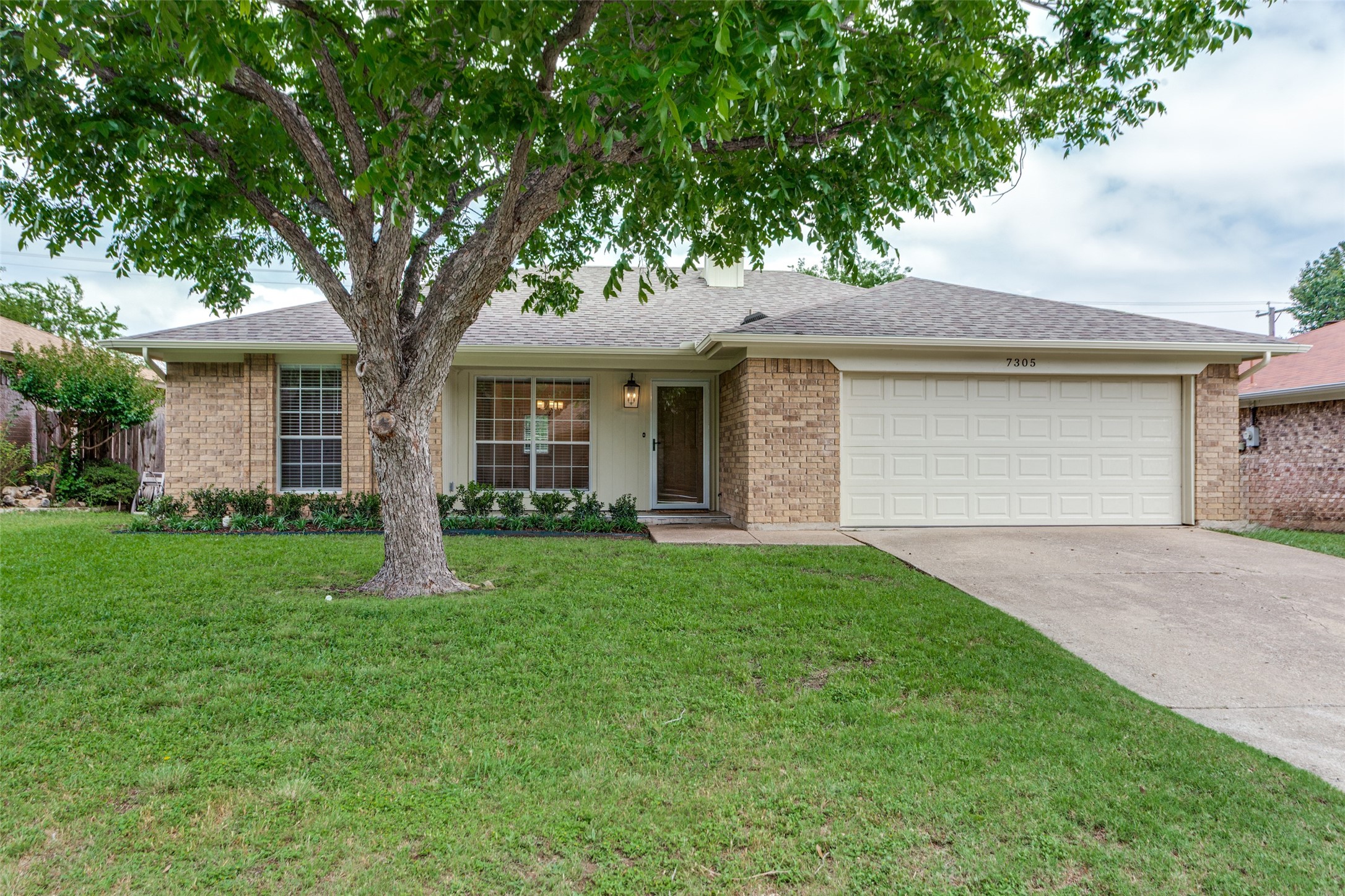 7305 S Meadow Drive E Fort Worth TX 76133