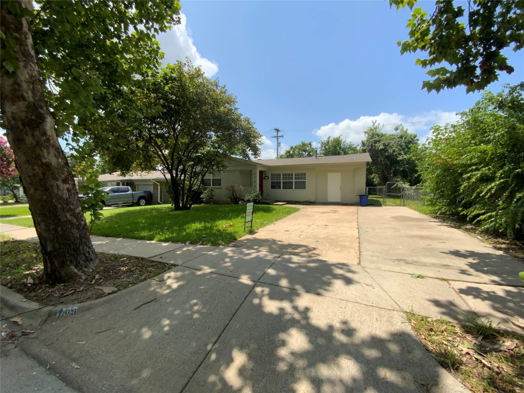 1709 Lee Street Mesquite TX 75149