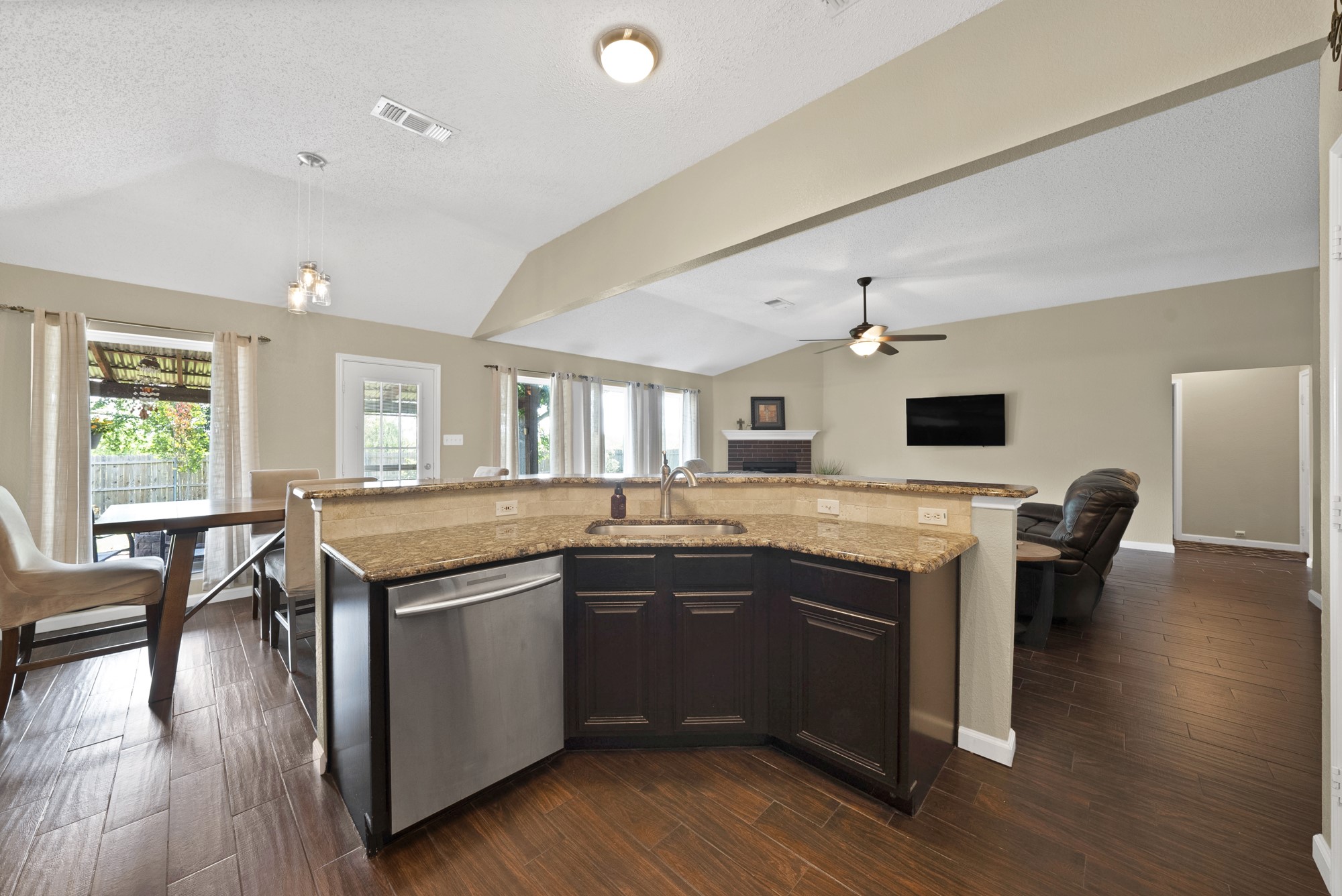 6005 Powder Wood Lane Arlington TX 76018