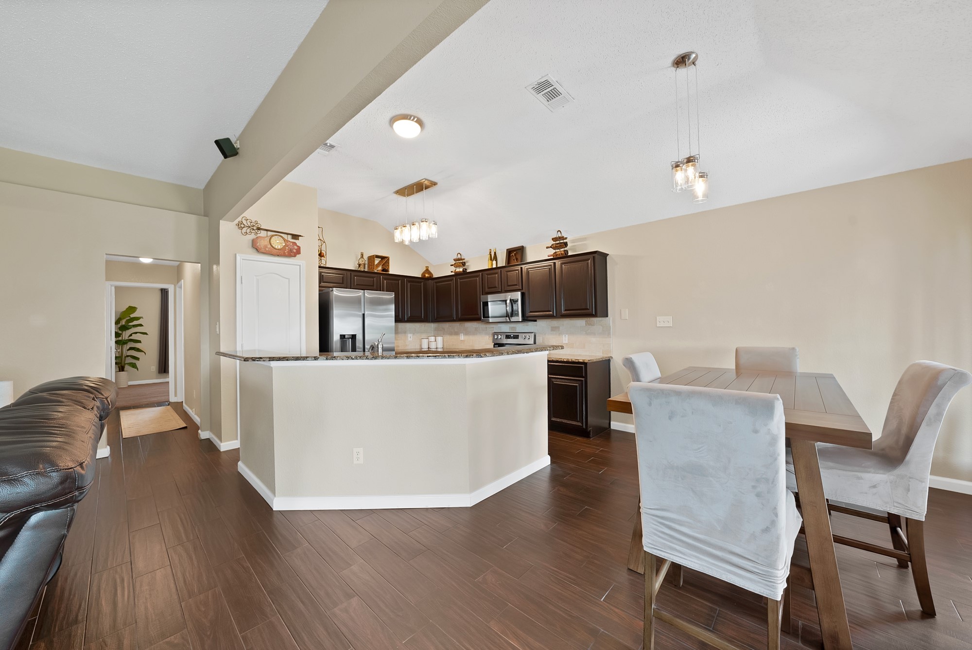 6005 Powder Wood Lane Arlington TX 76018