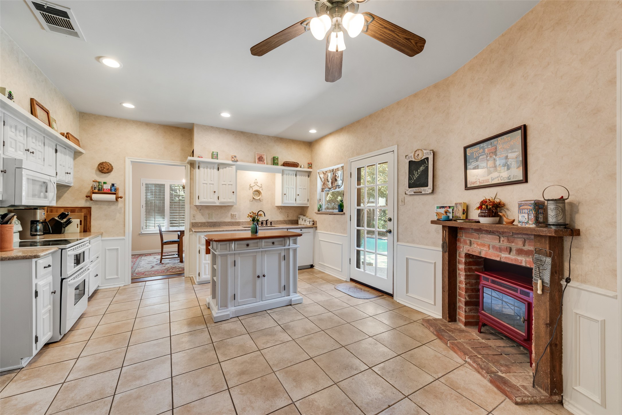 1719 Autumn Lane Arlington TX 76012