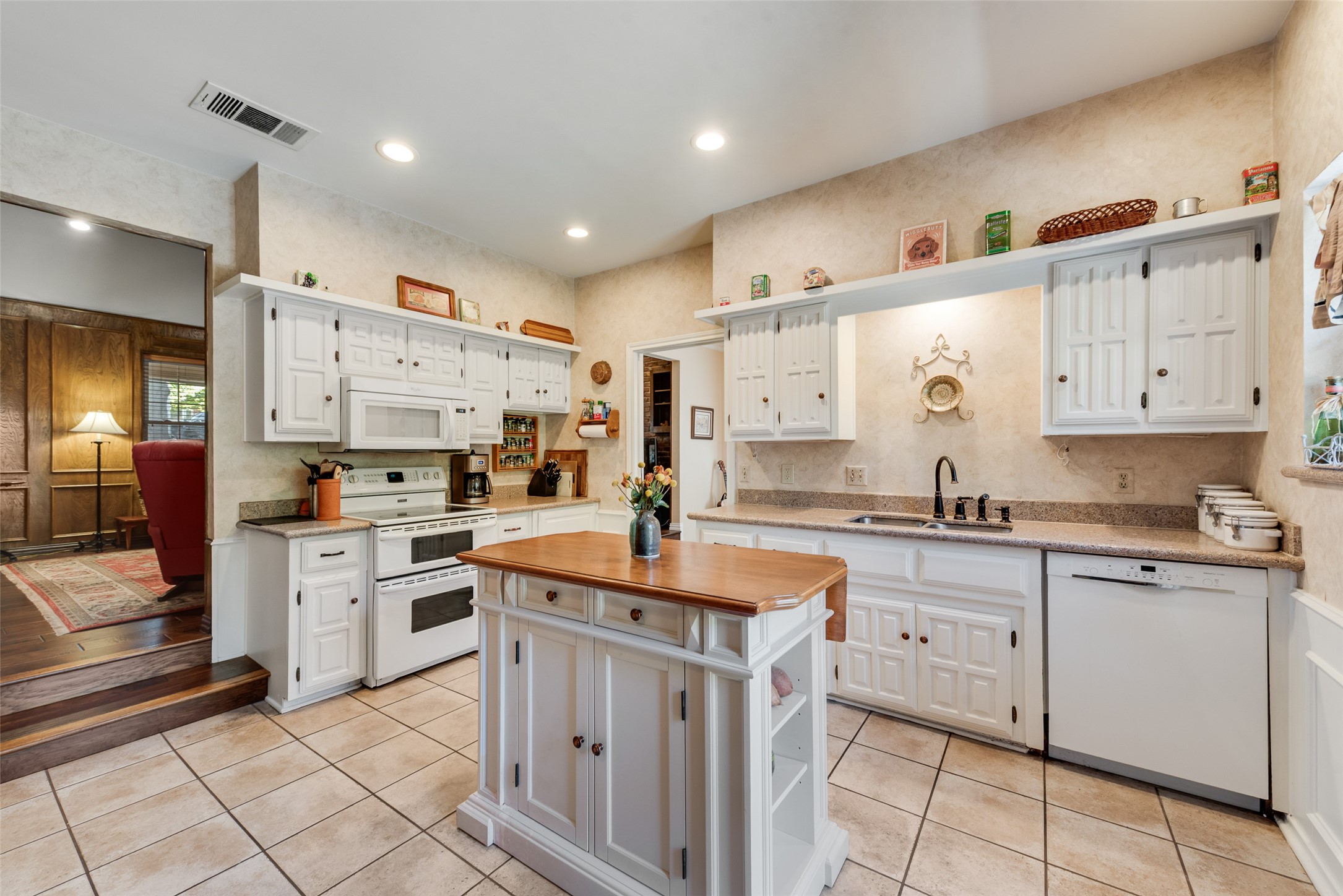 1719 Autumn Lane Arlington TX 76012