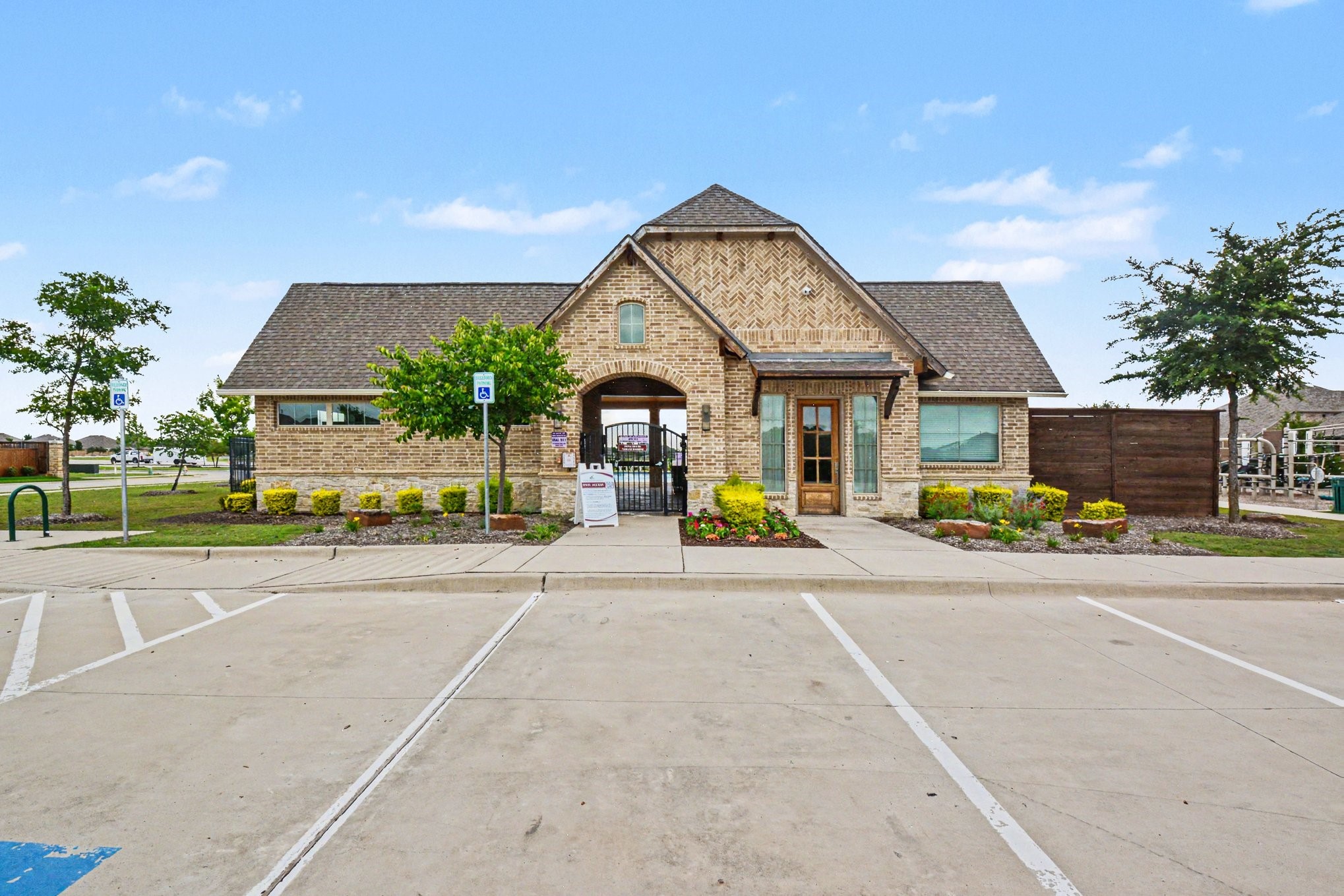 1205 Coyote Ridge Aubrey TX 76227
