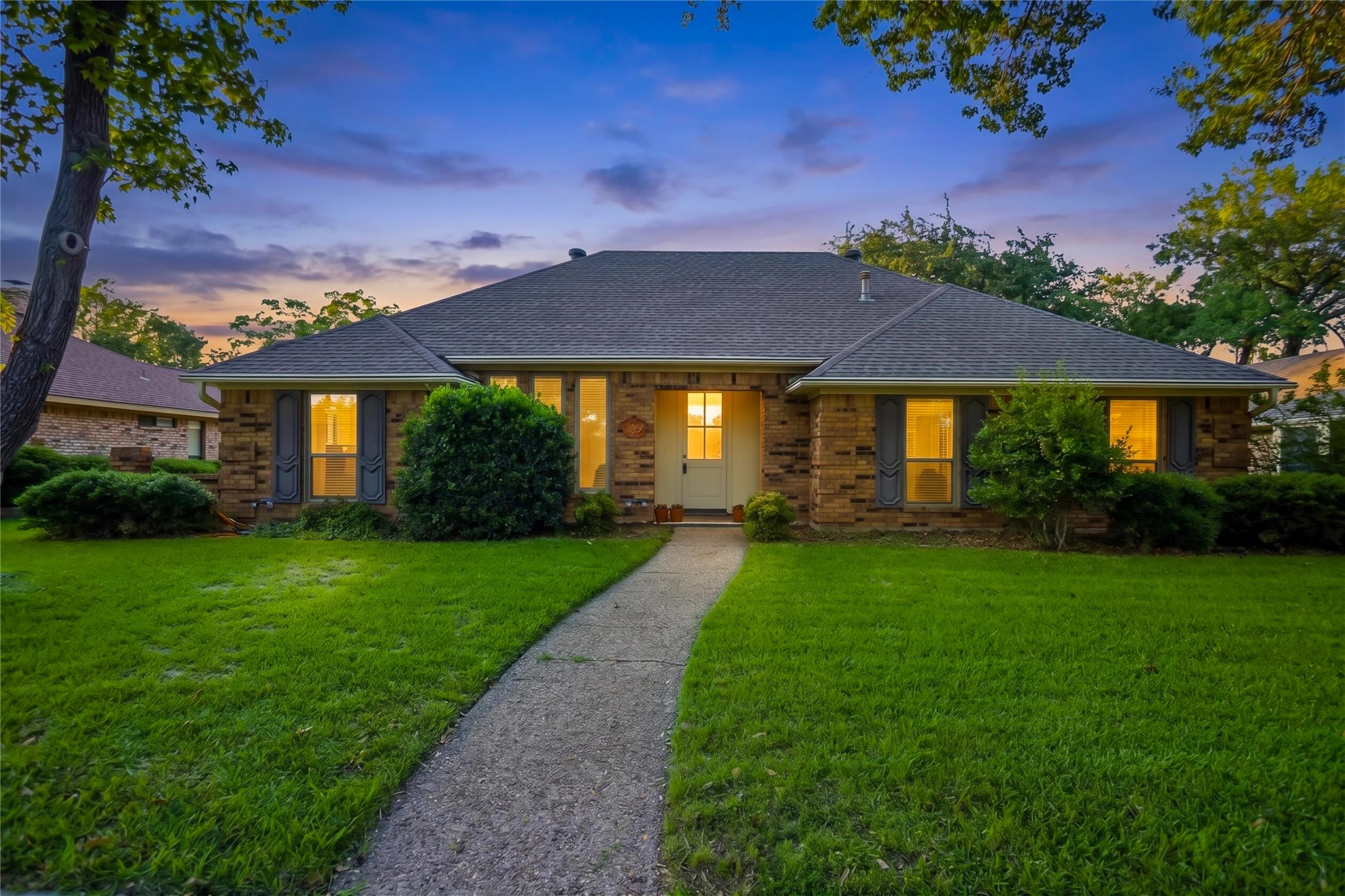 217 Willowcrest Drive Garland TX 75040