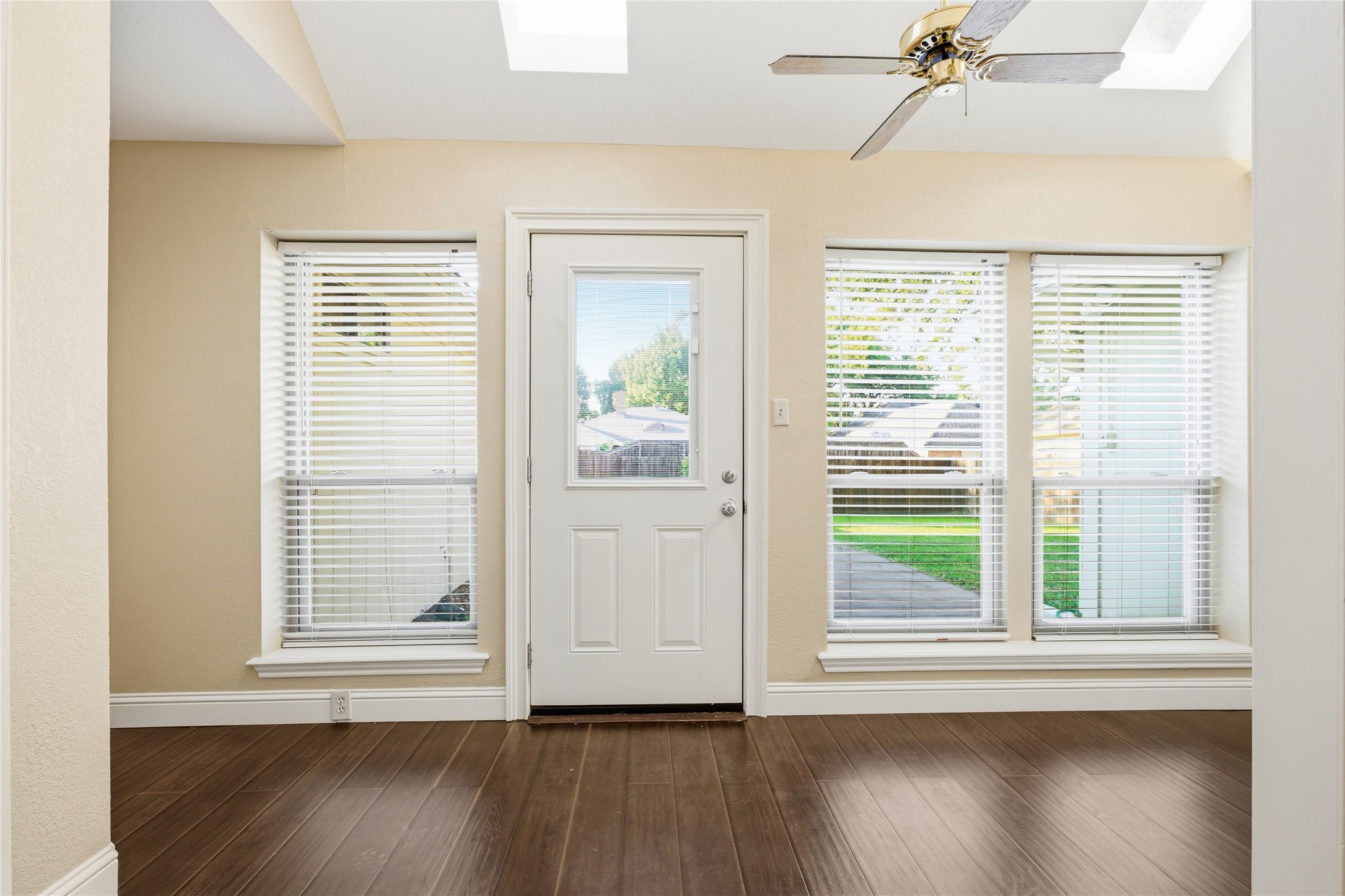 217 Willowcrest Drive Garland TX 75040