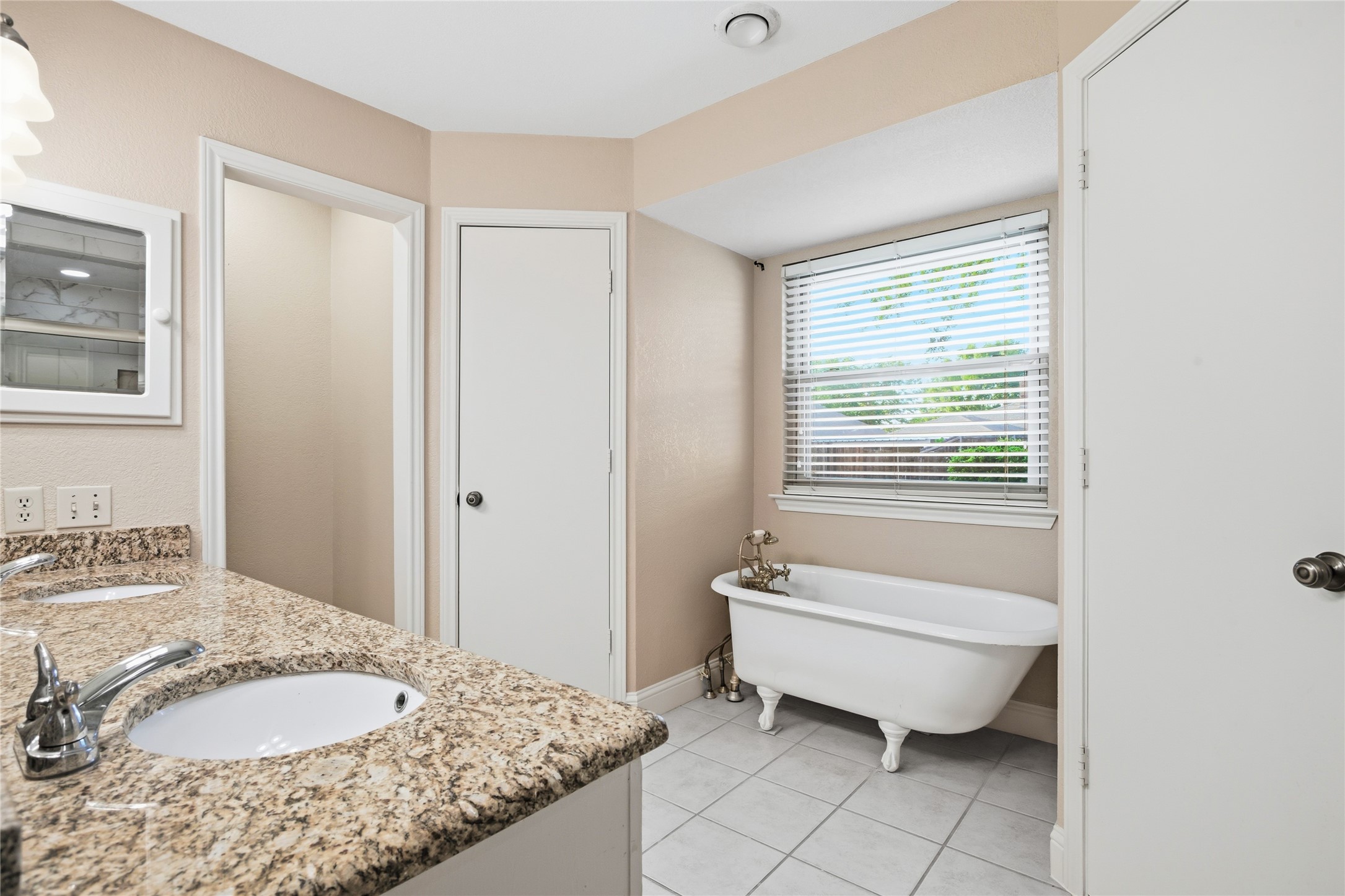 217 Willowcrest Drive Garland TX 75040