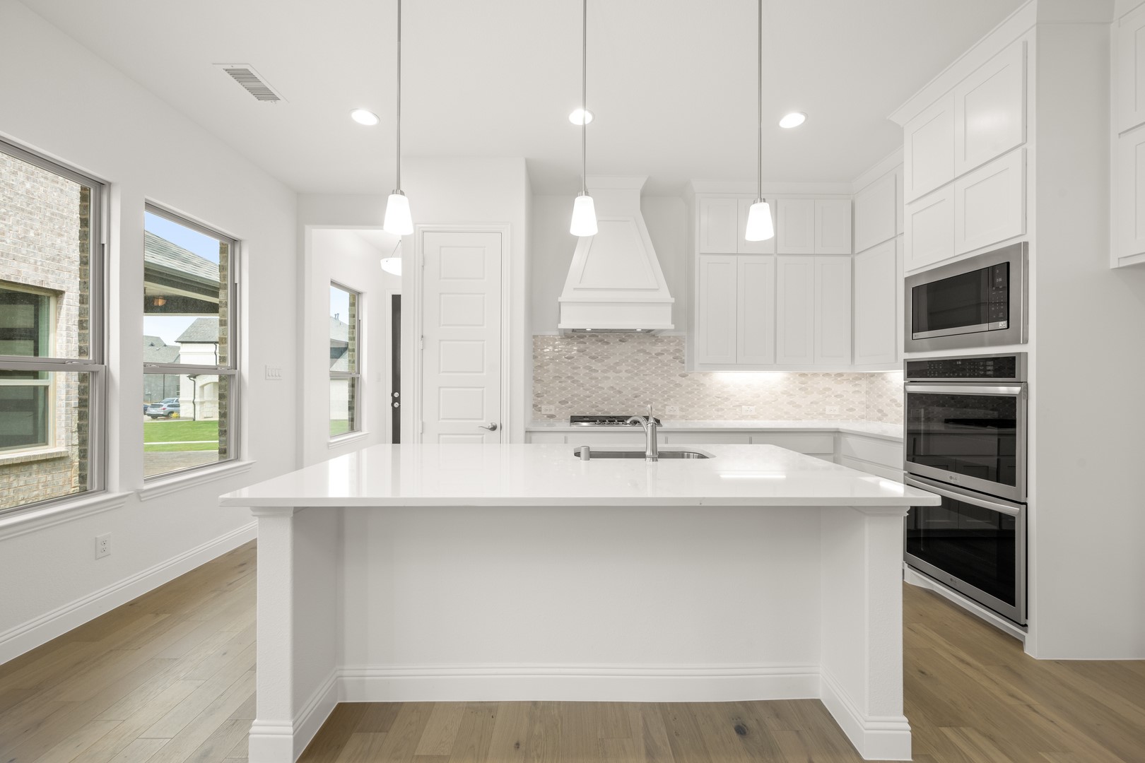 1540 Euclid Alley Corinth TX 76208