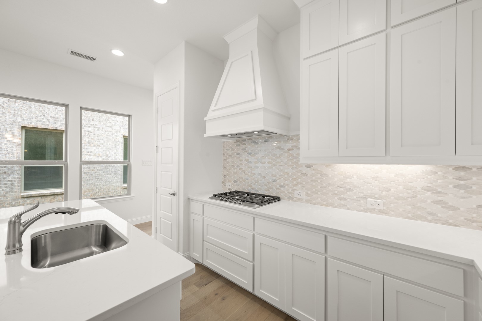 1540 Euclid Alley Corinth TX 76208