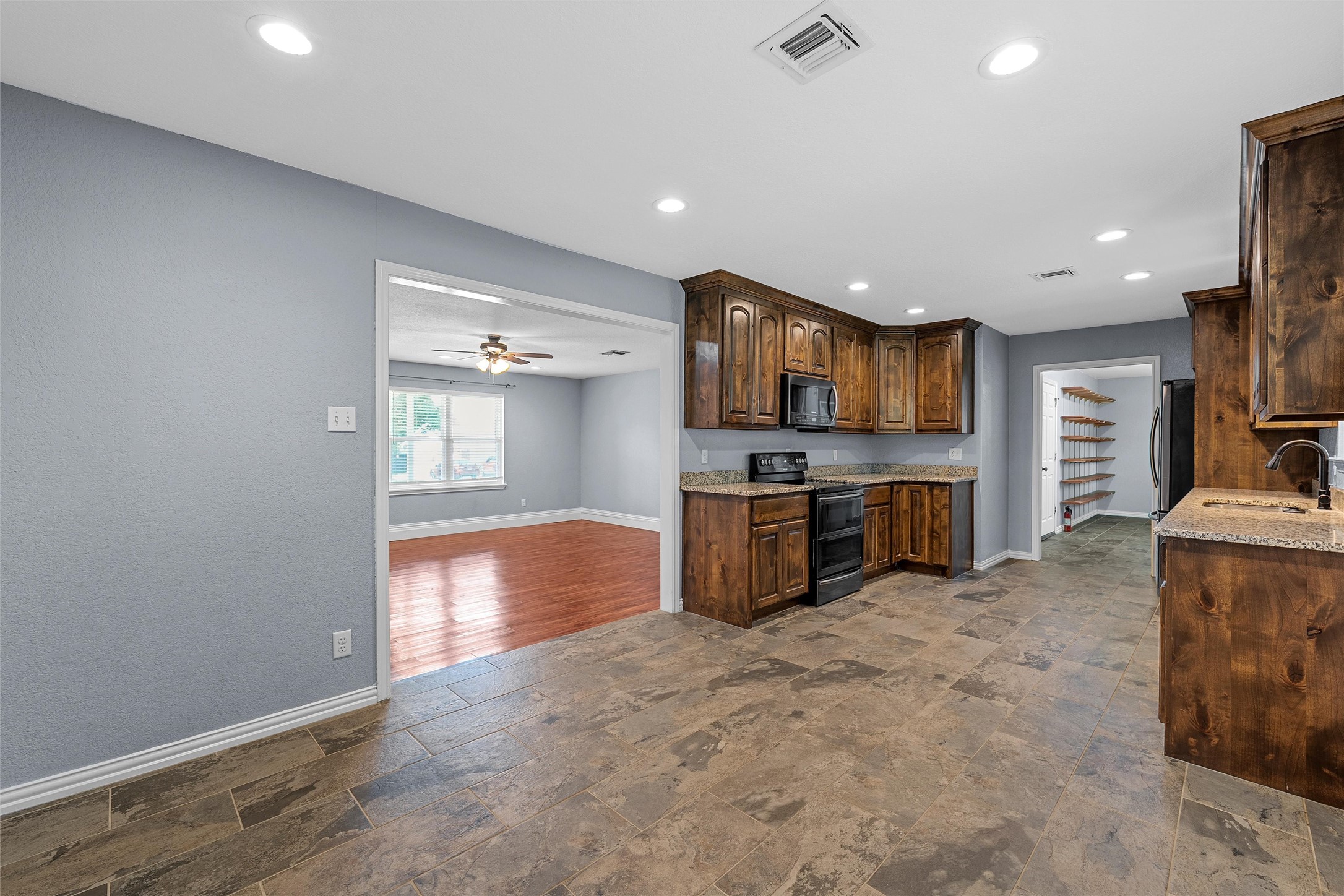 244 Alamosa Drive Hewitt TX 76643