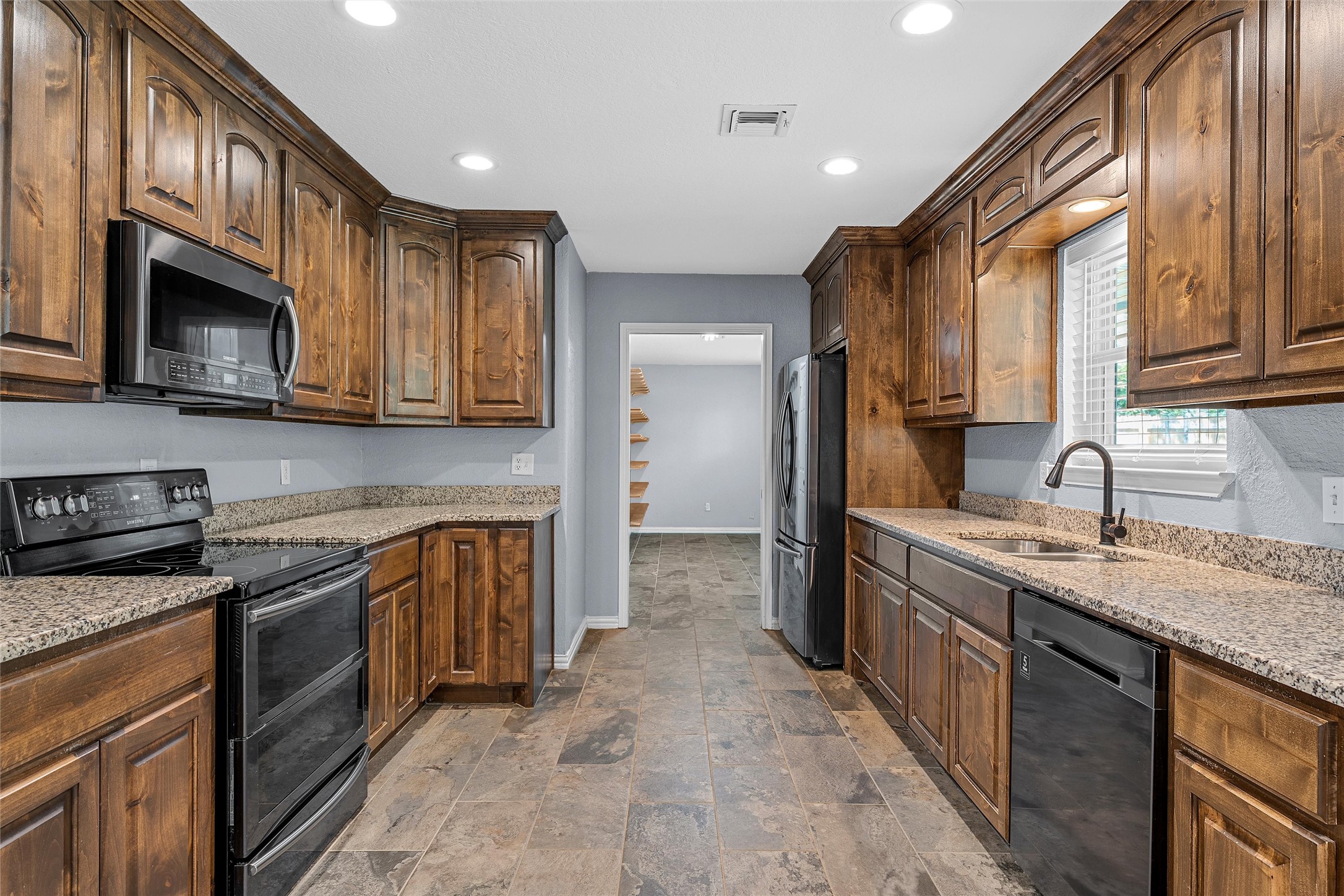 244 Alamosa Drive Hewitt TX 76643