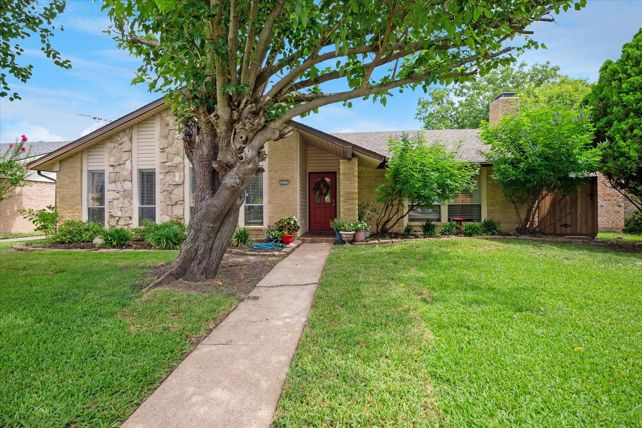 2217 Homestead Place Garland TX 75044