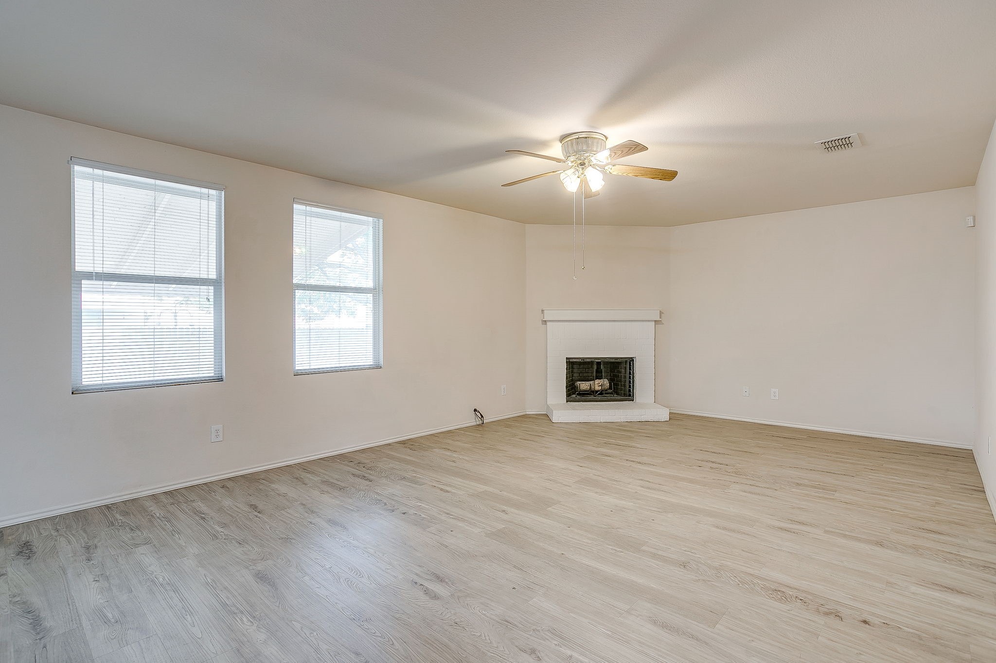 1313 Lauren Drive Burleson TX 76028
