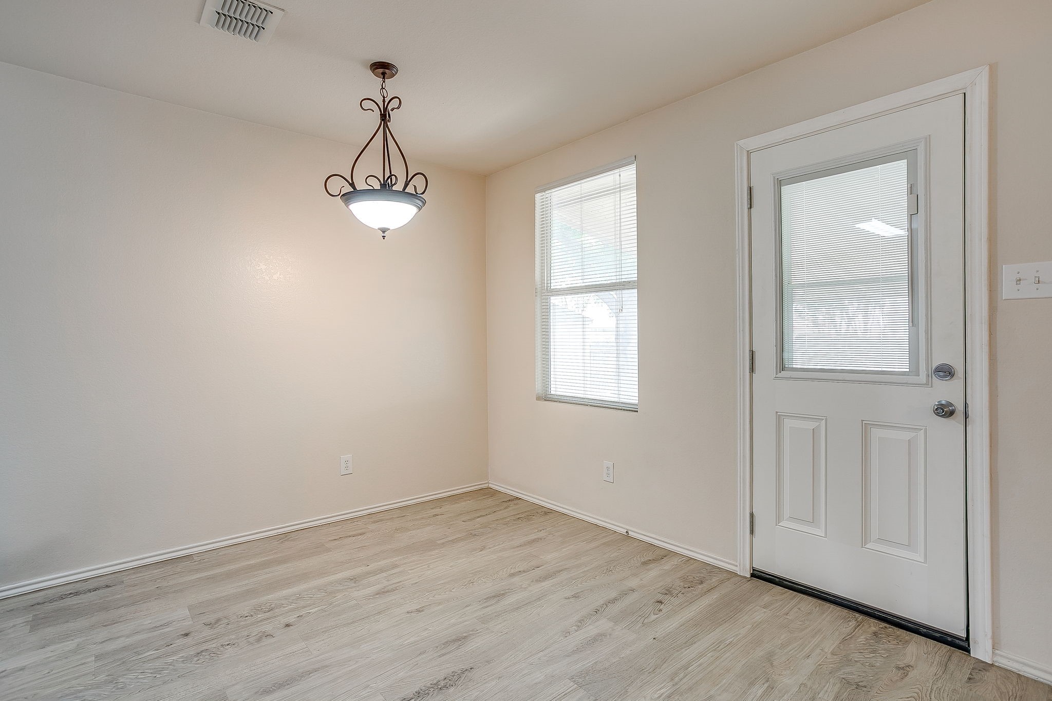 1313 Lauren Drive Burleson TX 76028