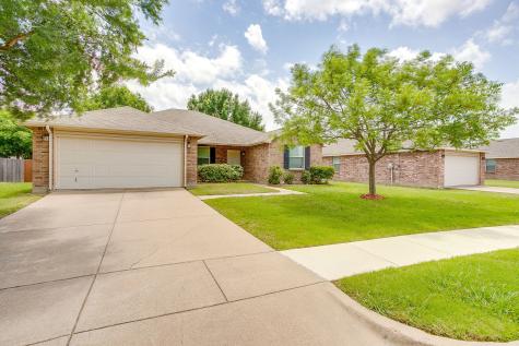 1313 Lauren Drive Burleson TX 76028