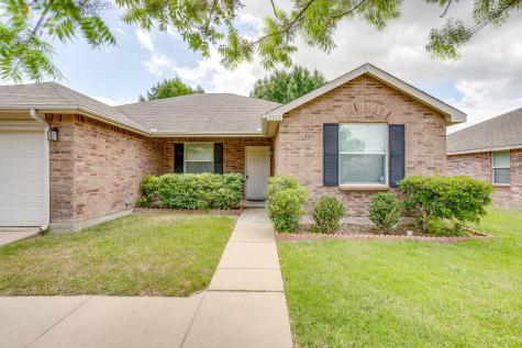 1313 Lauren Drive Burleson TX 76028