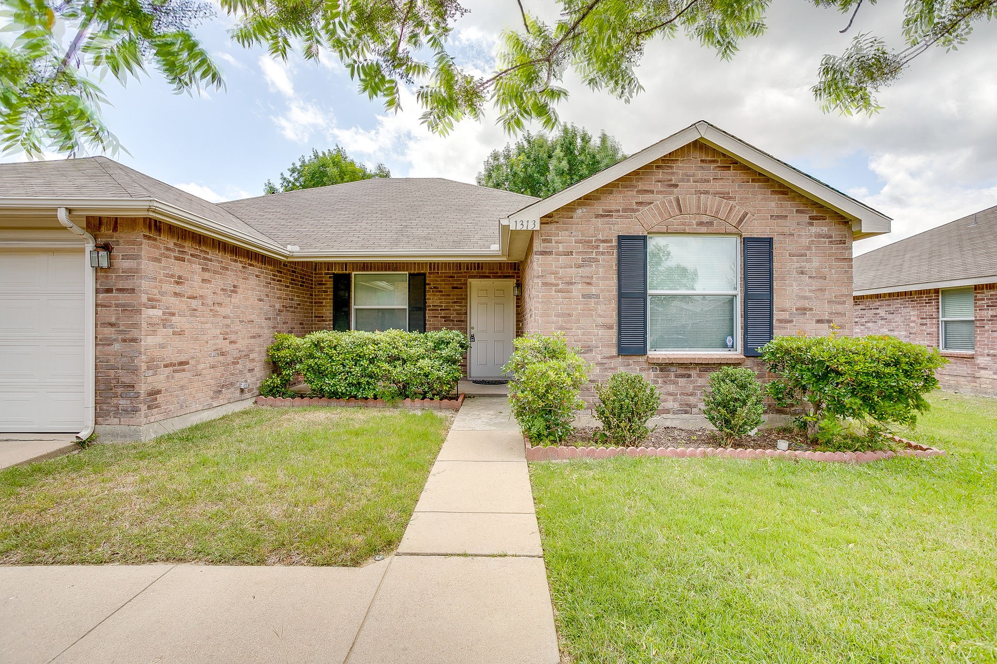 1313 Lauren Drive Burleson TX 76028