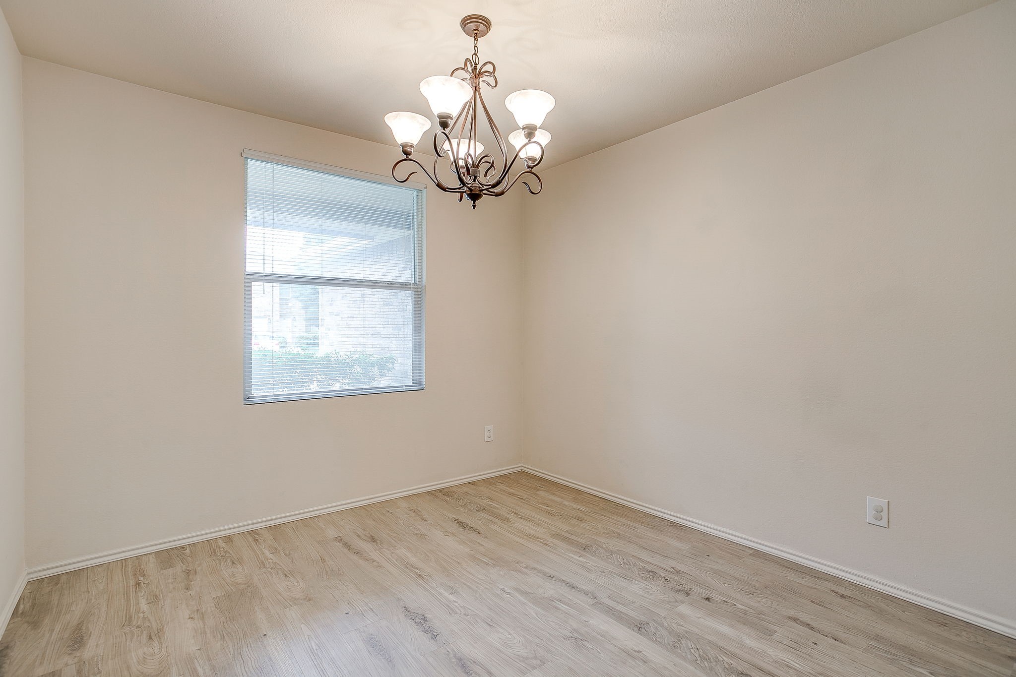 1313 Lauren Drive Burleson TX 76028