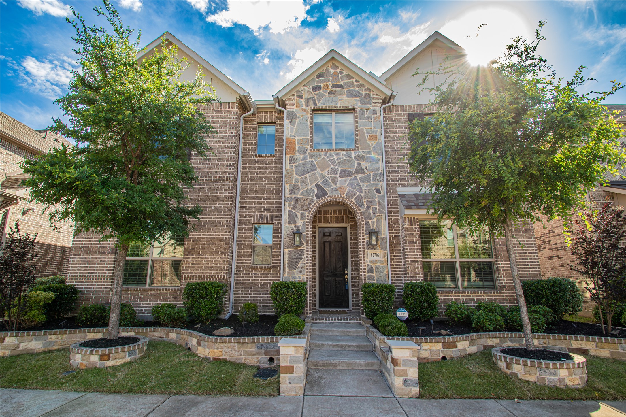 12709 Royal Oaks Lane Farmers Branch TX 75234