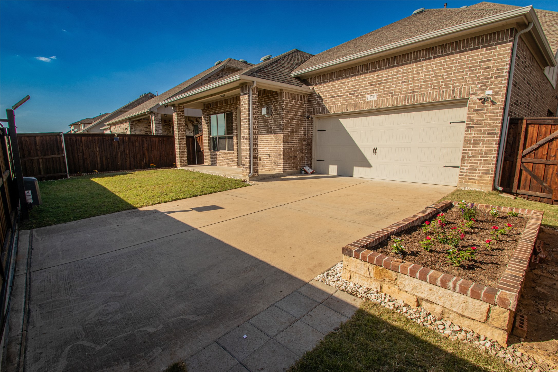 12709 Royal Oaks Lane Farmers Branch TX 75234