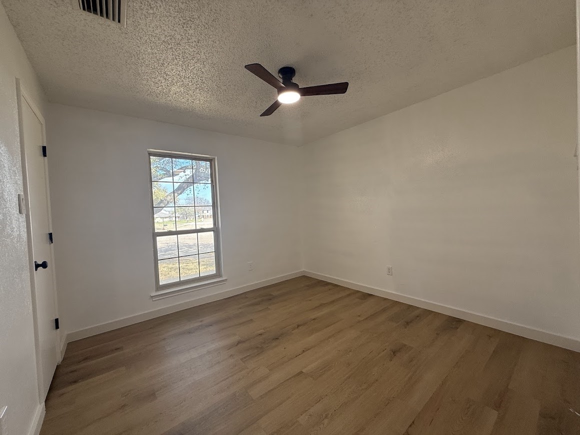 413 Kingsbridge Court Garland TX 75040