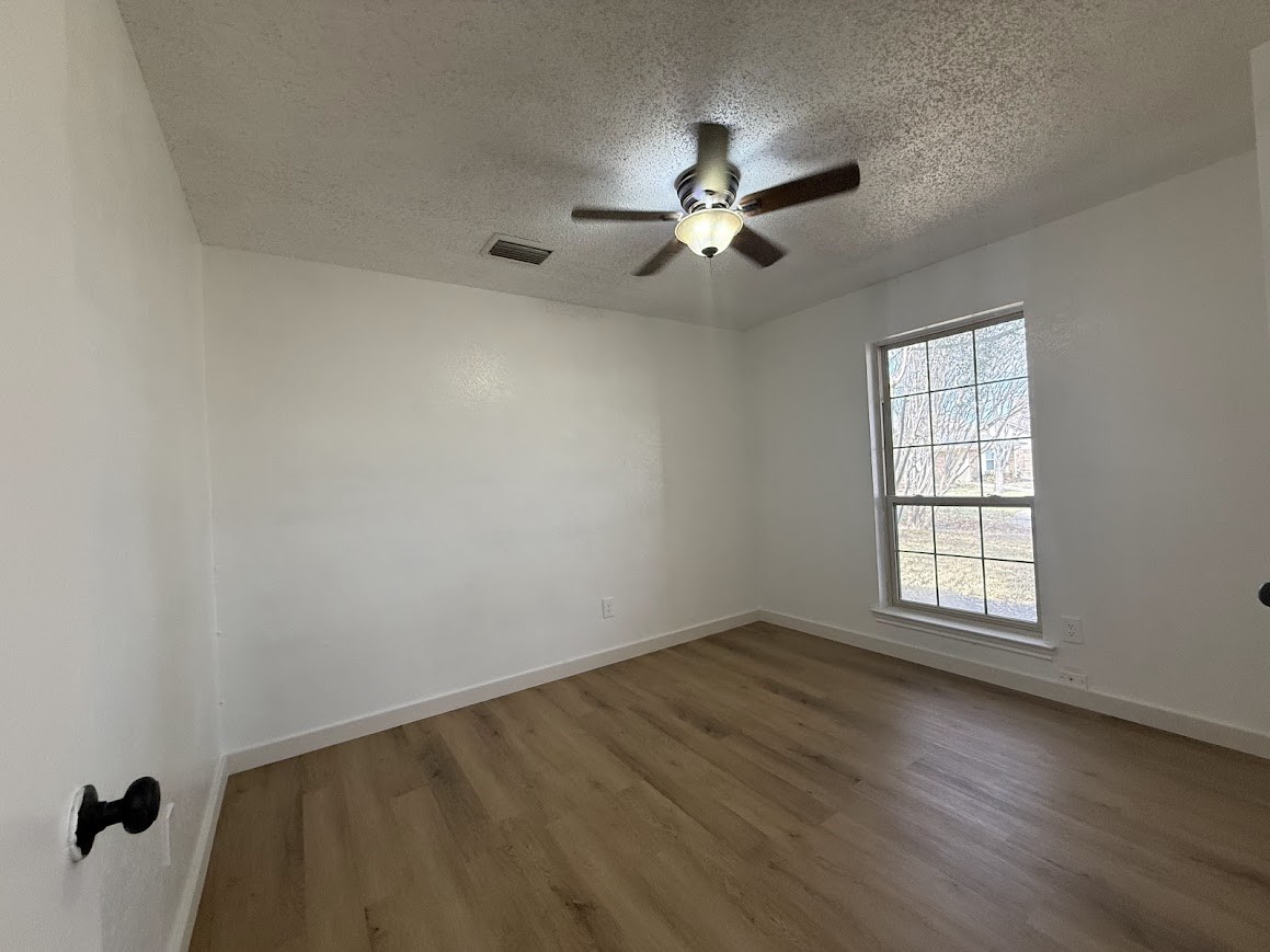 413 Kingsbridge Court Garland TX 75040