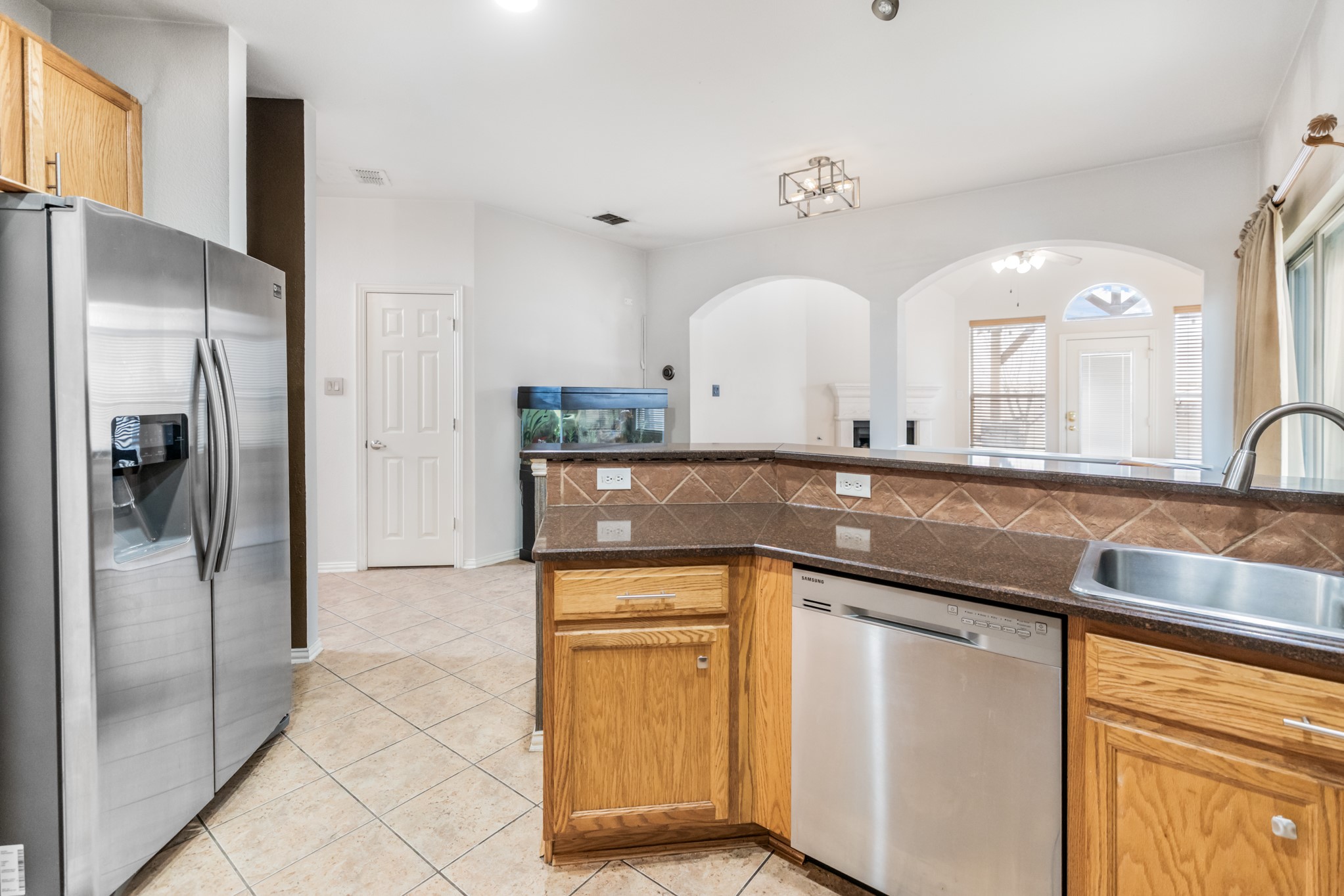 7712 Smugglers Cove Arlington TX 76016