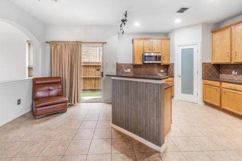 7712 Smugglers Cove Arlington TX 76016