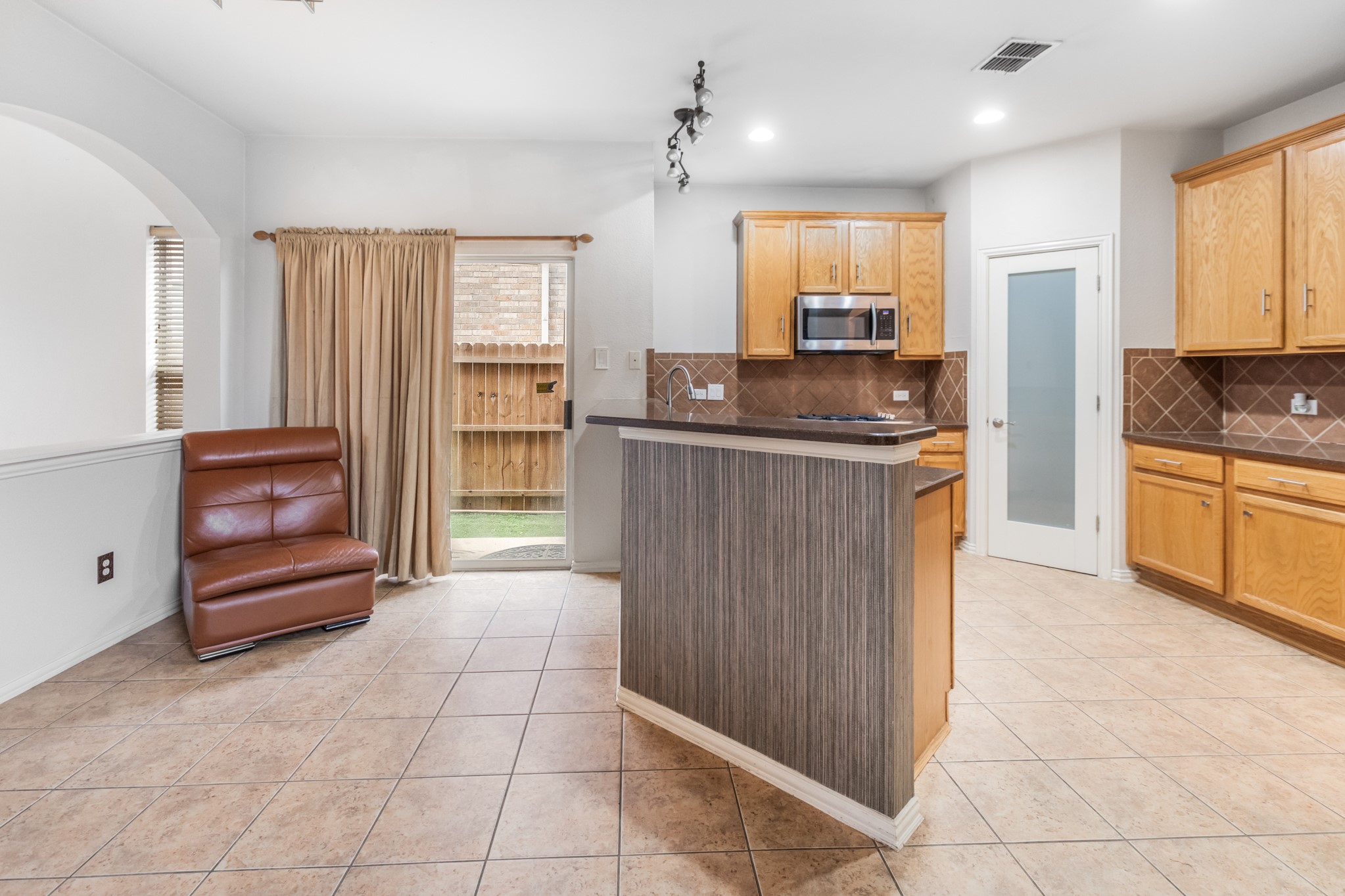 7712 Smugglers Cove Arlington TX 76016