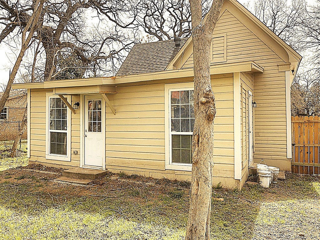605 Olive Street Cleburne TX 76031