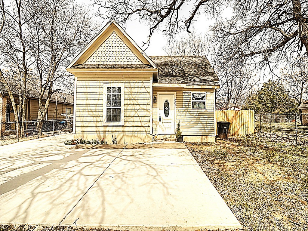 605 Olive Street Cleburne TX 76031