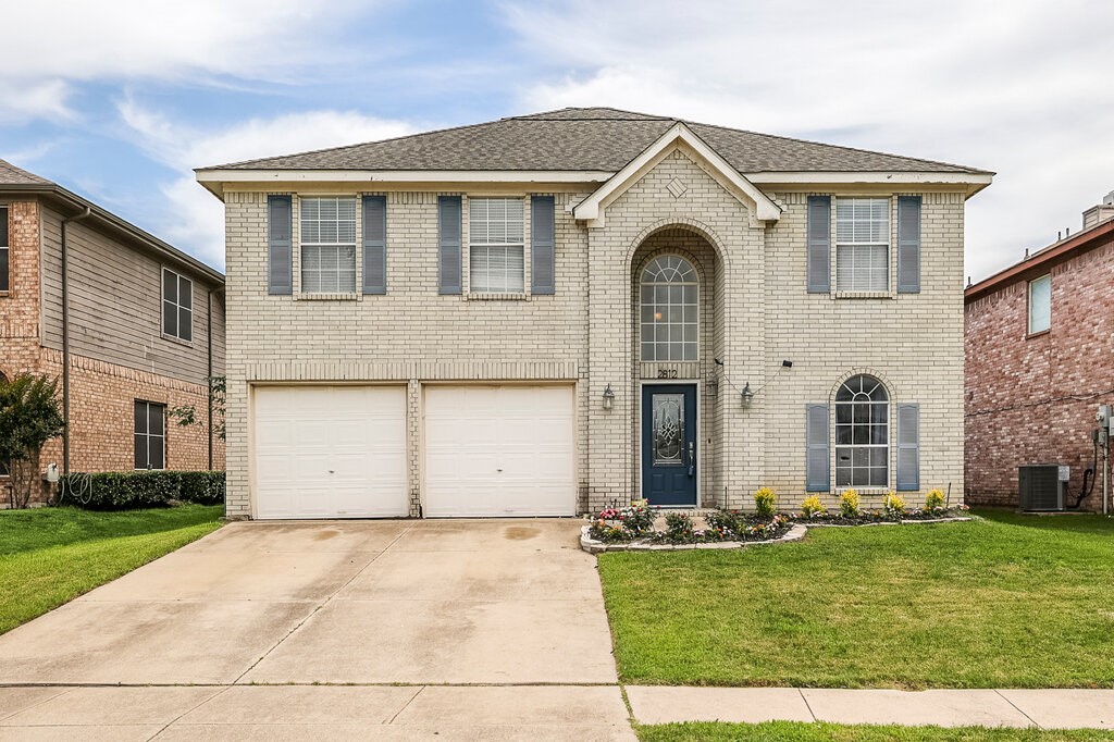 2812 N Hampton Drive Grand Prairie TX 75052