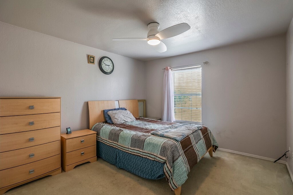 2812 N Hampton Drive Grand Prairie TX 75052