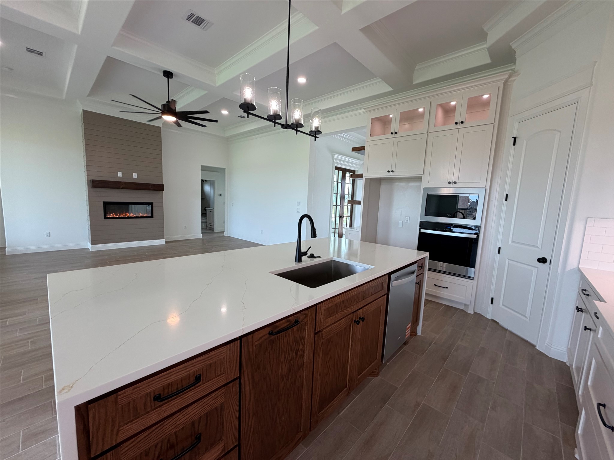 2704 Village Road Granbury TX 76049