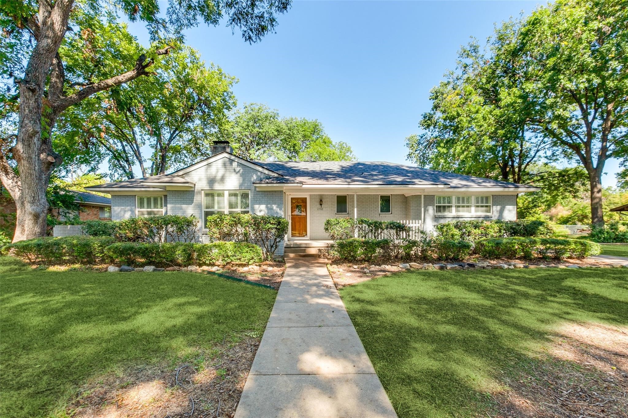 2702 S Glenbrook Drive Garland TX 75041