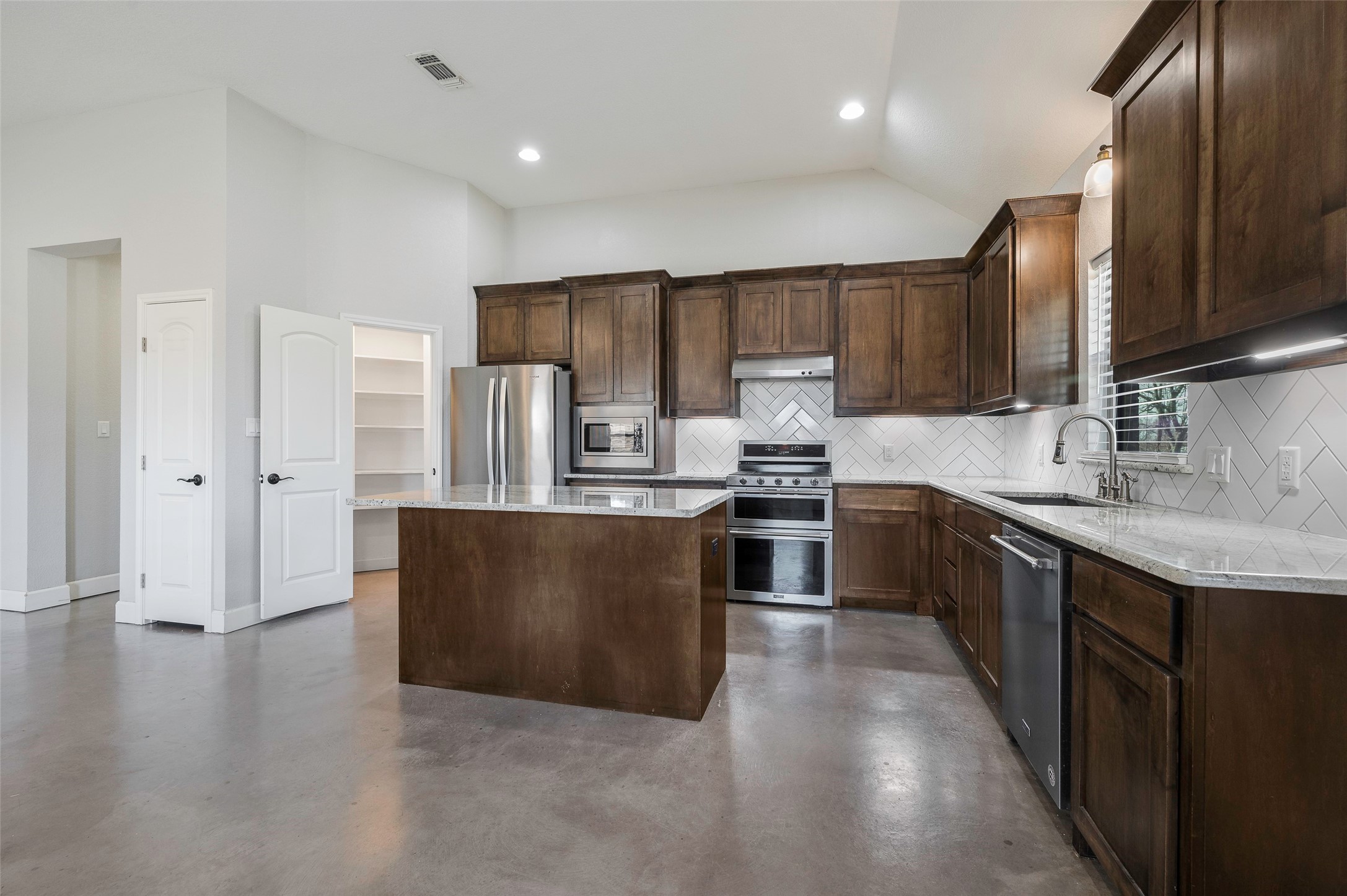 1021 N Maple Street Muenster TX 76252