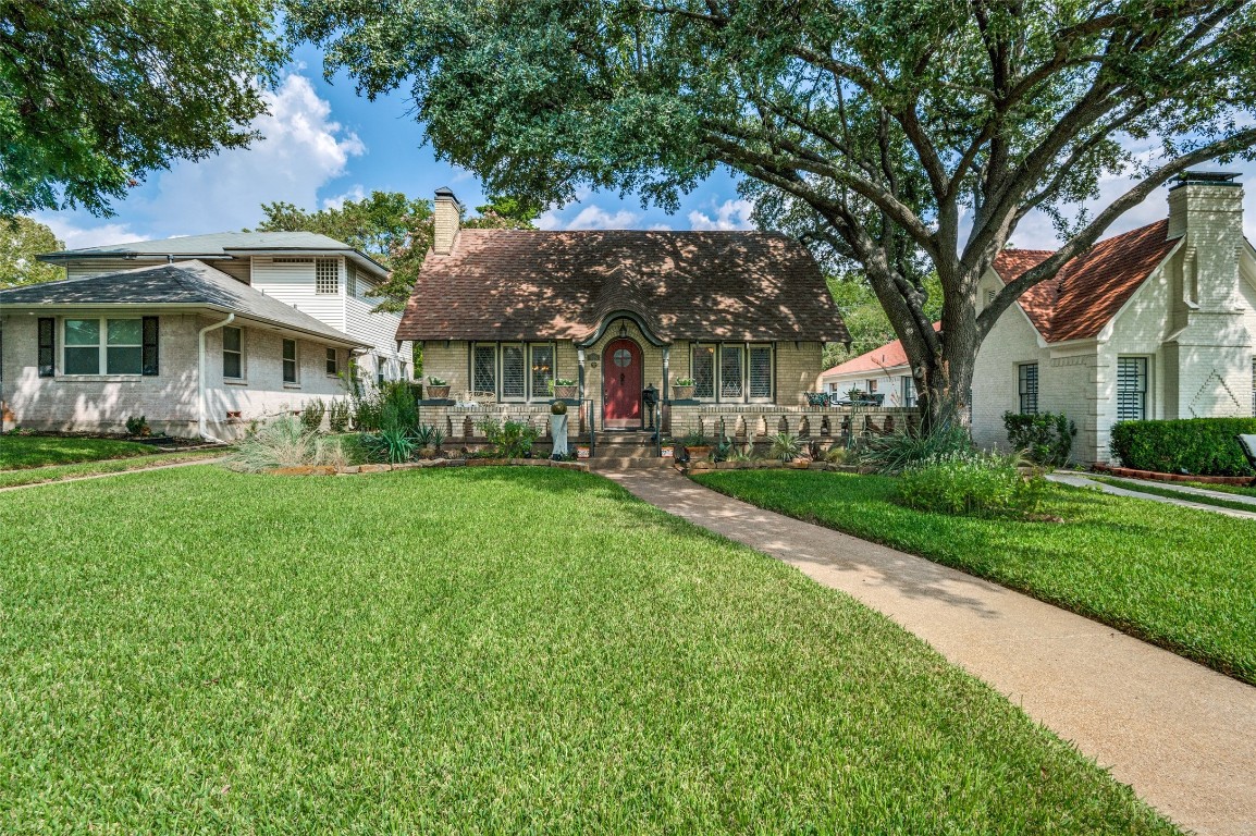923 Stewart Drive Dallas TX 75208