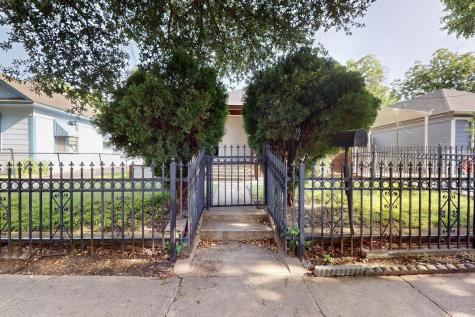 712 W 8th Street Dallas TX 75208