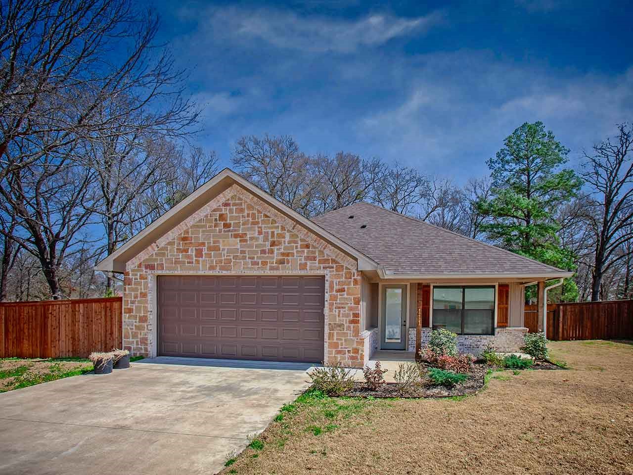 111 Oak Street Emory TX 75440
